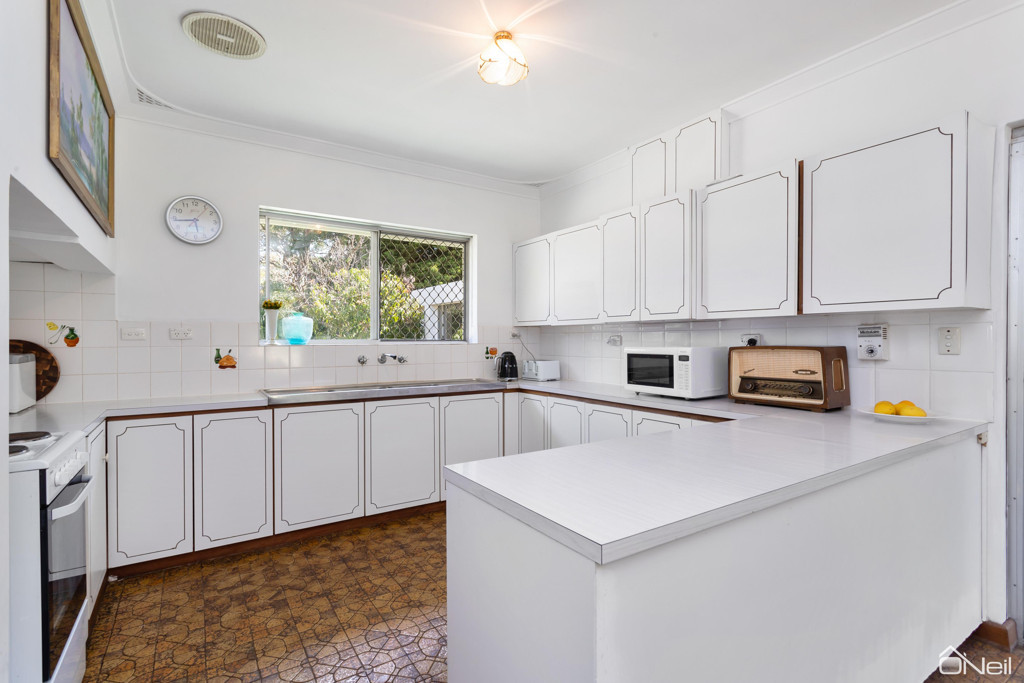 37 Mckenzie Ggrove, Kelmscott WA