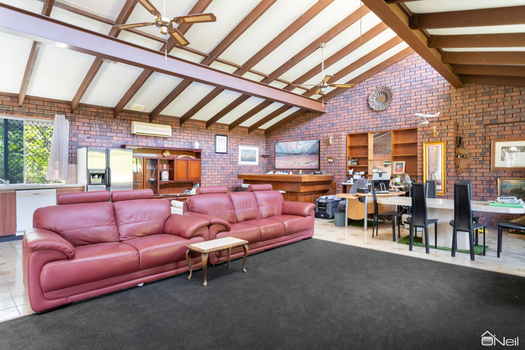 37 Mckenzie Ggrove, Kelmscott WA