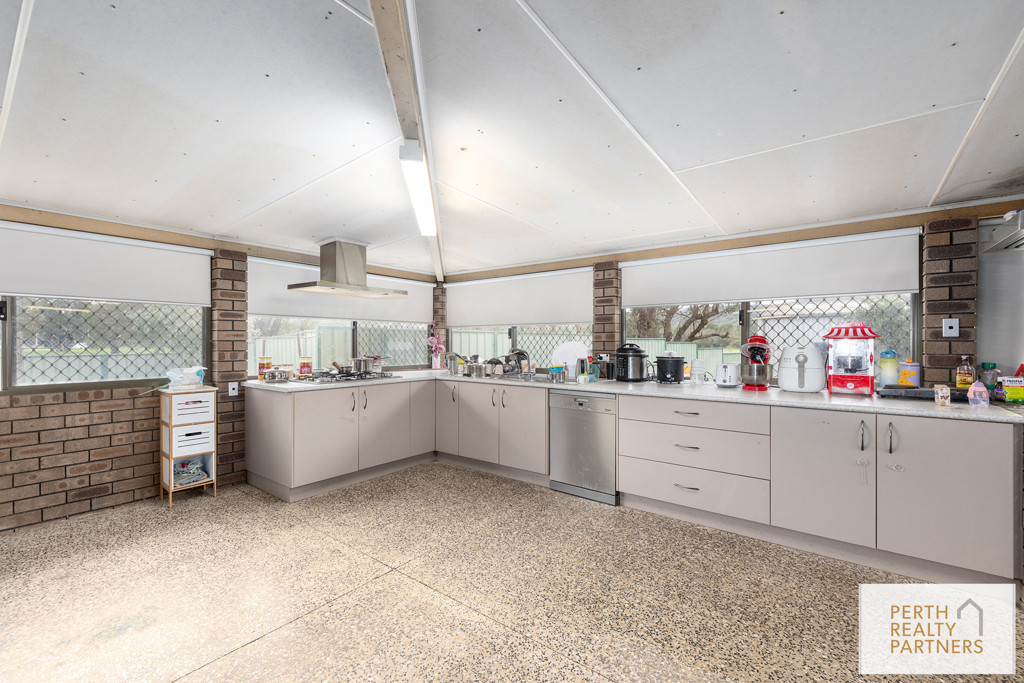 2580 Albany Highway, Kelmscott WA